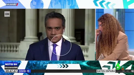 Un corresponsal de la 'CNN', sorprendido por una gran cigarra en pleno directo Un corresponsal de la 'CNN', sorprendido por una gran cigarra en pleno directo