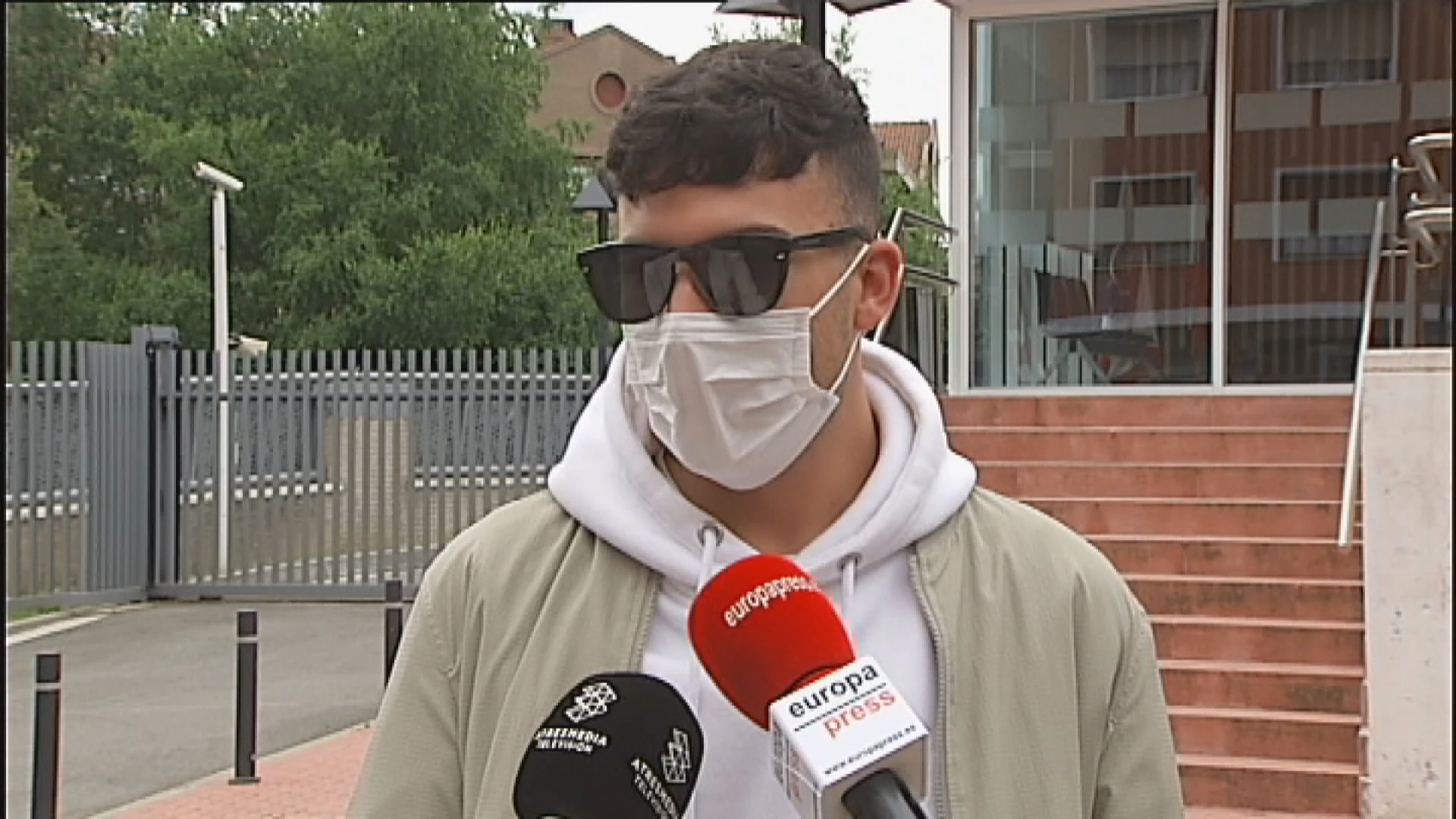 Habla el joven que sufrió una brutal agresión homófoba de 13 personas en Basauri: "Me podrían haber matado"