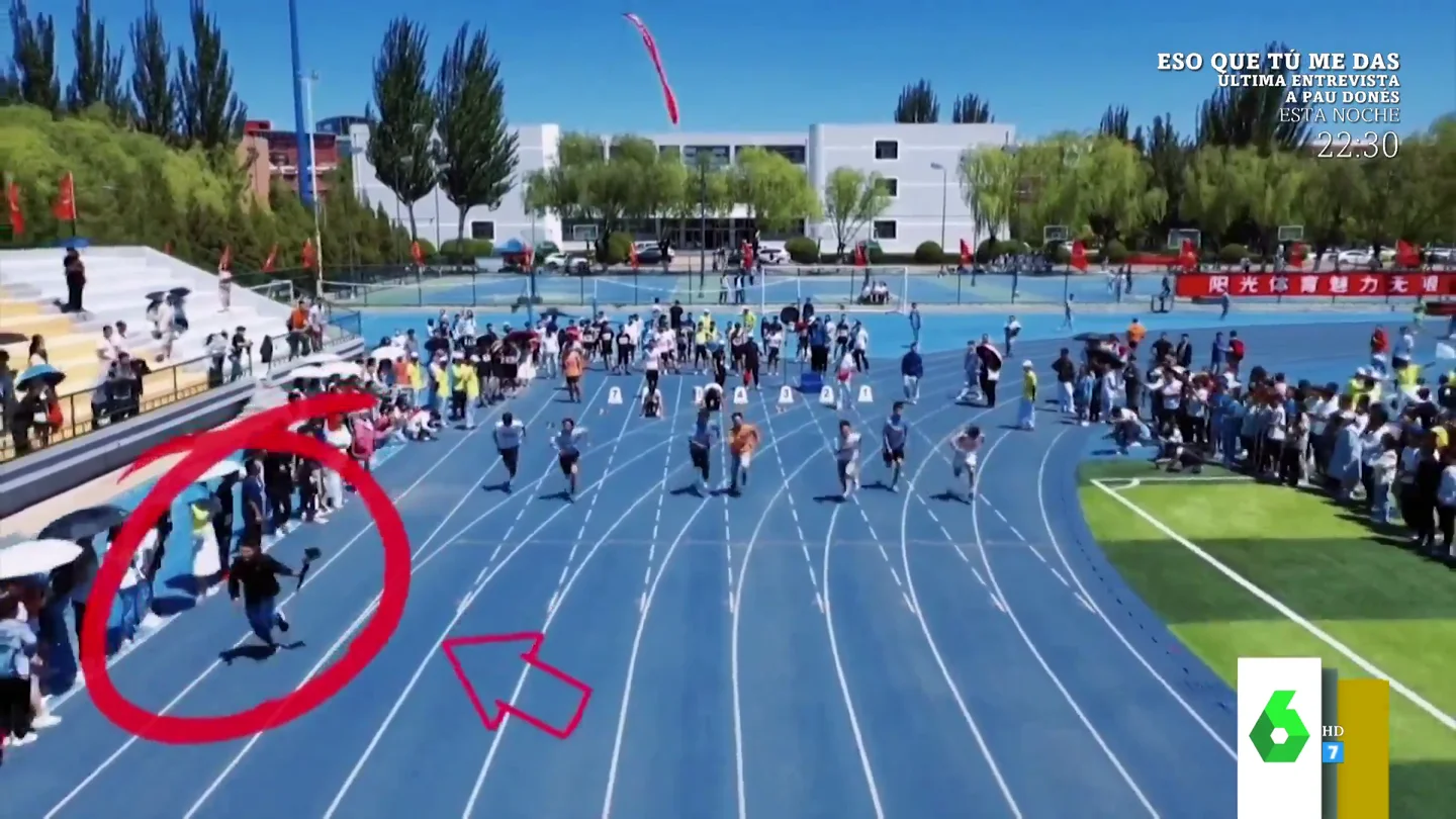 El espectacular vídeo en el que un cámara corre más que los atletas de una carrera de 100 metros El espectacular vídeo en el que un cámara corre más que los atletas de una carrera de 100 metros