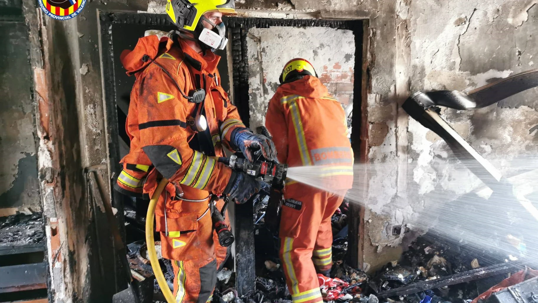 Los bomberos apagan el incendio declarado en Algemesí