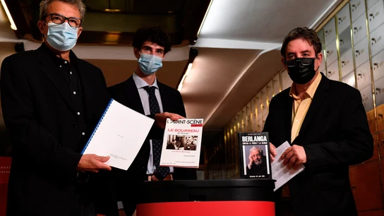 Un guión inédito titulado "Viva Rusia", con el que se completaba la saga formada por "Patrimonio Nacional" y "Escopeta nacional" es parte del legado que Berlanga depositó en la Caja de las Letras Berlanga