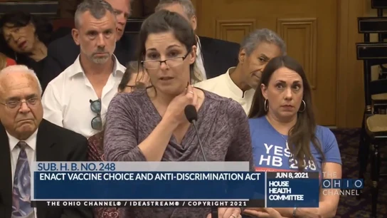 Una enfermera negacionista de Ohio intenta probar que las vacunas causan magnetismo y queda en evidencia Una enfermera negacionista de Ohio intenta probar que las vacunas causan magnetismo y queda en evidencia