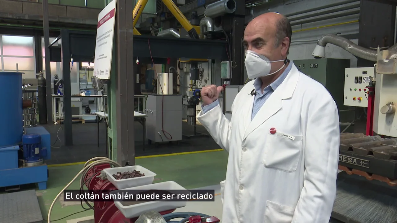 Baterías de Litio trituradas y disueltas en un reactor: así se recicla este preciado mineral