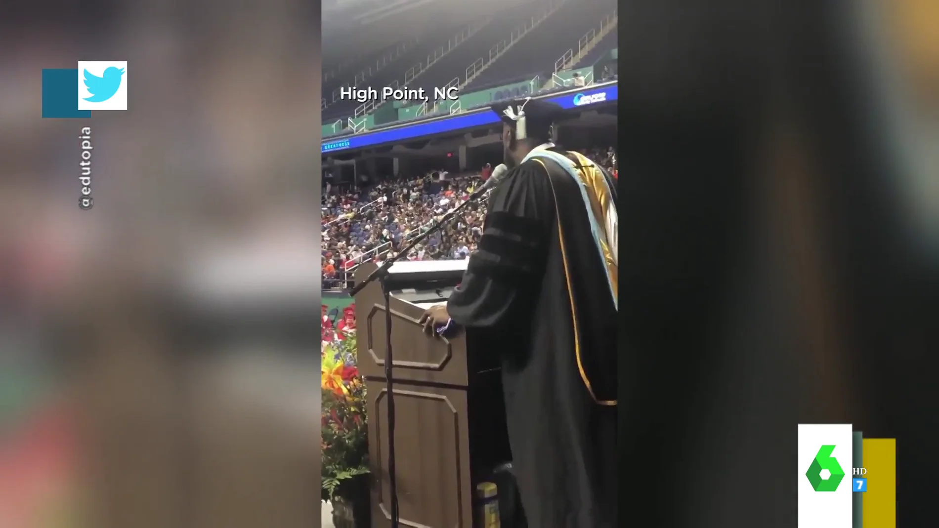 El emotivo momento en que un director de instituto canta 'I Will Always Love You' a sus alumnos en la graduación