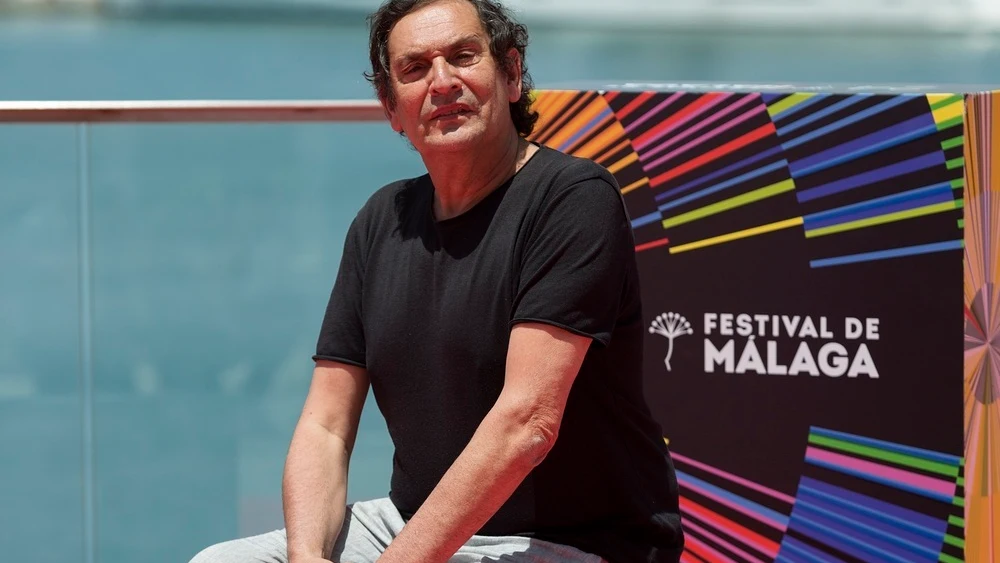 El director Agustí Villaronga posa en el photocall oficial del Festival de Málaga