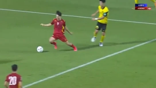Escandaloso penalti a favor de Vietnam Escandaloso penalti a favor de Vietnam
