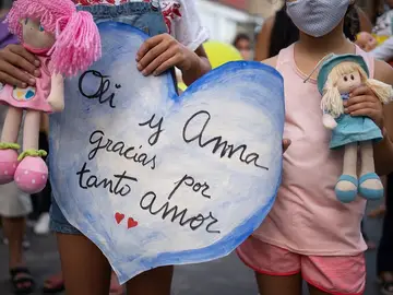Homenaje a Olivia y Anna, las niñas desaparecidas en Tenerife