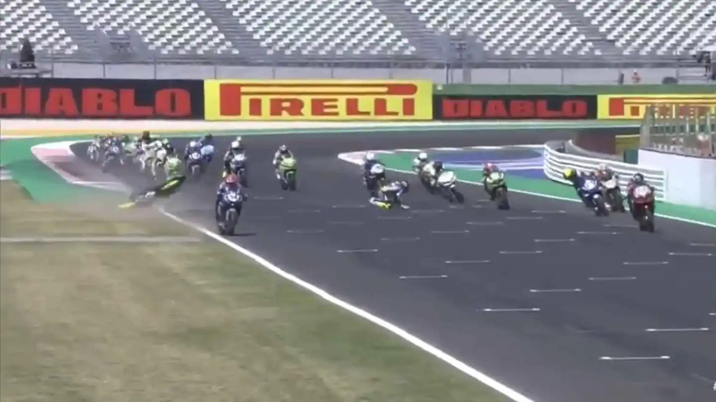Caída en el mundial de superbikes Caída en el mundial de superbikes