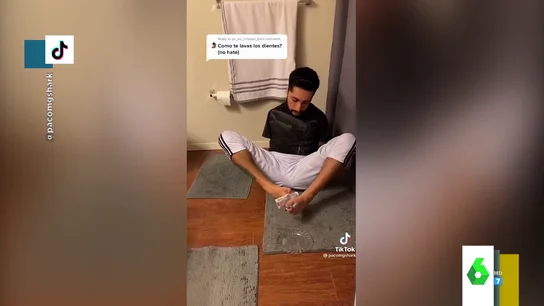 La increíble historia de superación del tiktoker Paco Martínez: así logra salir de la piscina o cepillarse los dientes sin brazos La increíble historia de superación del tiktoker Paco Martínez: así logra salir de la piscina o cepillarse los dientes sin brazos