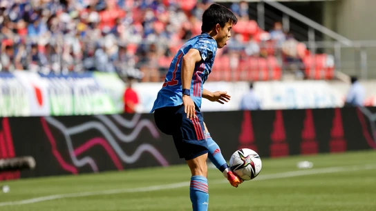 Kubo controlando un balón en el encuentro amistoso entre Japón Sub-23 y Jamaica Kubo controlando un balón en el encuentro amistoso entre Japón Sub-23 y Jamaica