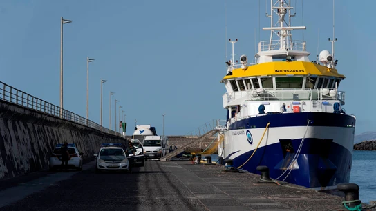 El buque Ángeles Alvariño, atracado en el muelle de Santa Cruz de Tenerife El buque Ángeles Alvariño, atracado en el muelle de Santa Cruz de Tenerife