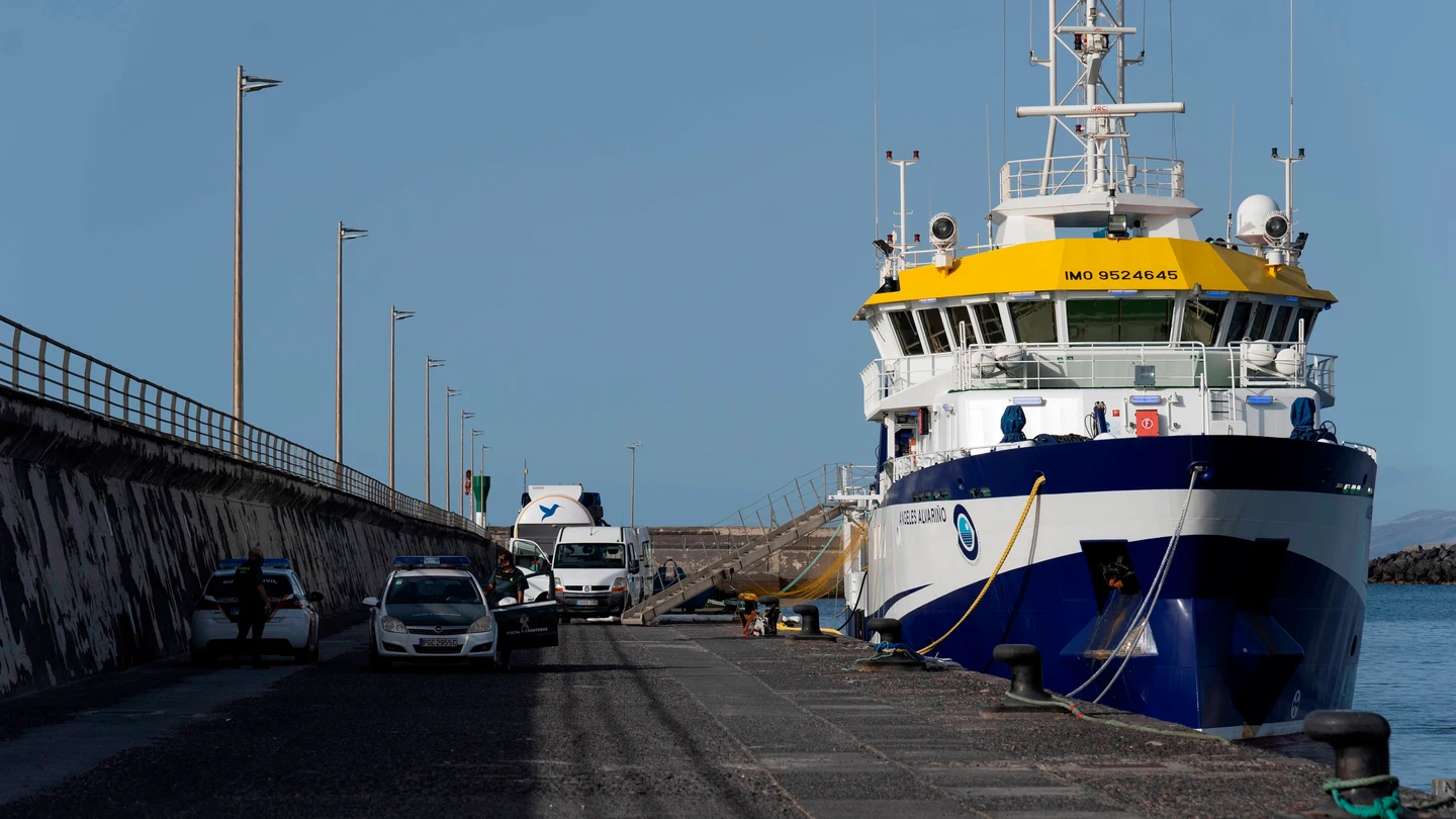 El buque Ángeles Alvariño, atracado en el muelle de Santa Cruz de Tenerife El buque Ángeles Alvariño, atracado en el muelle de Santa Cruz de Tenerife