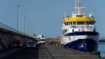 El buque Ángeles Alvariño, atracado en el muelle de Santa Cruz de Tenerife
