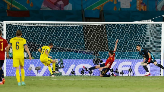 Marcus Berg falla un gol a puerta vacía en el partido de la Eurocopa entre España y Suecia Marcus Berg falla un gol a puerta vacía en el partido de la Eurocopa entre España y Suecia