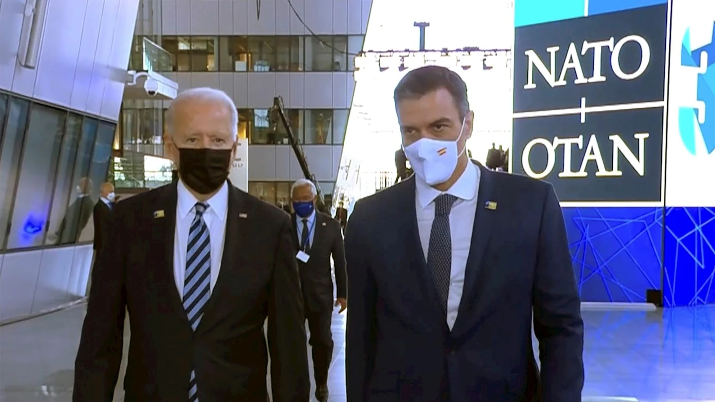 El presidente del Gobierno, Pedro Sánchez (d), junto al mandatario de Estados Unidos, Joe Biden, antes del comienzo de la cumbre de líderes de la OTAN que se celebra en Bruselas El presidente del Gobierno, Pedro Sánchez (d), junto al mandatario de Estados Unidos, Joe Biden, antes del comienzo de la cumbre de líderes de la OTAN que se celebra en Bruselas
