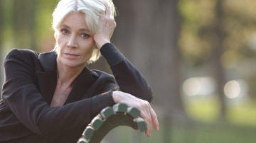 La cantante francesa Françoise Hardy, con cáncer terminal, pide la eutanasia: "Mis días son un infierno"