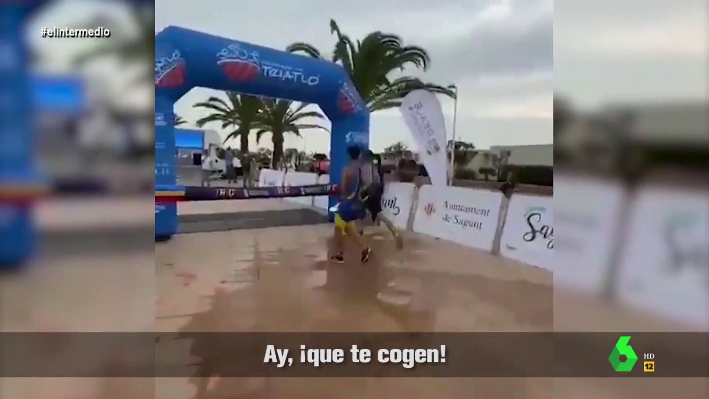 La surrealista advertencia de una espectadora a un corredor que celebr&oacute; la victoria antes de tiempo: "&iexcl;Ay, que te coge! &iquest;Pero c&oacute;mo eres tan tonto?"