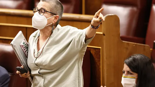 La diputada de Grupo Republicano María Carvalho (i), y la secretaria general del grupo de Vox, Macarena Olona La diputada de Grupo Republicano María Carvalho (i), y la secretaria general del grupo de Vox, Macarena Olona