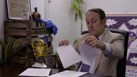 Tensión en El Jefe Infiltrado: el dueño de La Mordida rompe en la cara de una empleada su contrato de trabajo Tensión en El Jefe Infiltrado: el dueño de La Mordida rompe en la cara de una empleada su contrato de trabajo