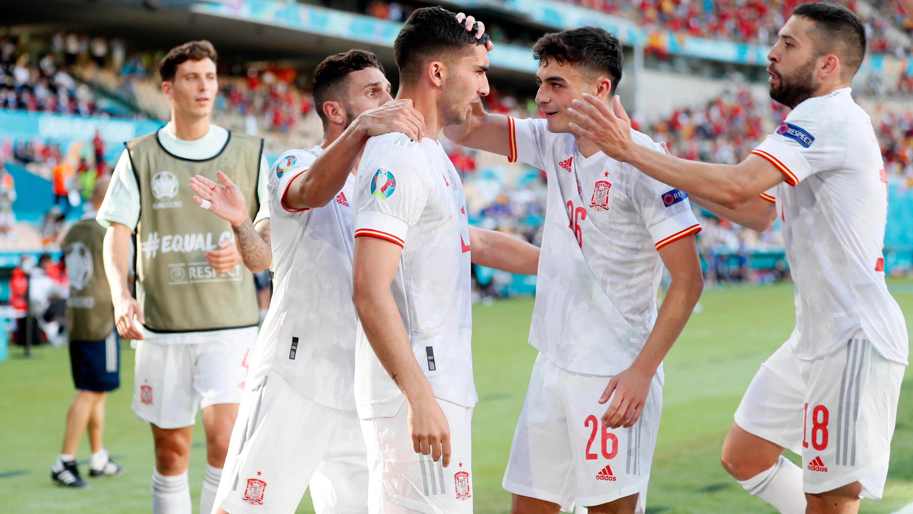 España celebra un gol ante Eslovaquia