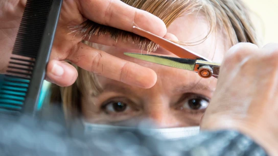 El IVA de las peluquerías bajará del 21 al 10% a partir de enero de 2022 El IVA de las peluquerías bajará del 21 al 10% a partir de enero de 2022