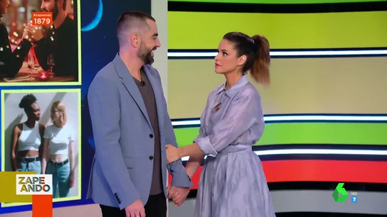¿Entrelazas las manos con tu pareja? ¿La abrazas mientras andas? El 'termómetro' de tu relación según como camináis por la calle ¿Entrelazas las manos con tu pareja? ¿La abrazas mientras andas? El 'termómetro' de tu relación según como camináis por la calle