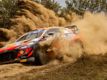 Neuville sobrevive líder al día 1 Neuville sobrevive líder al día 1