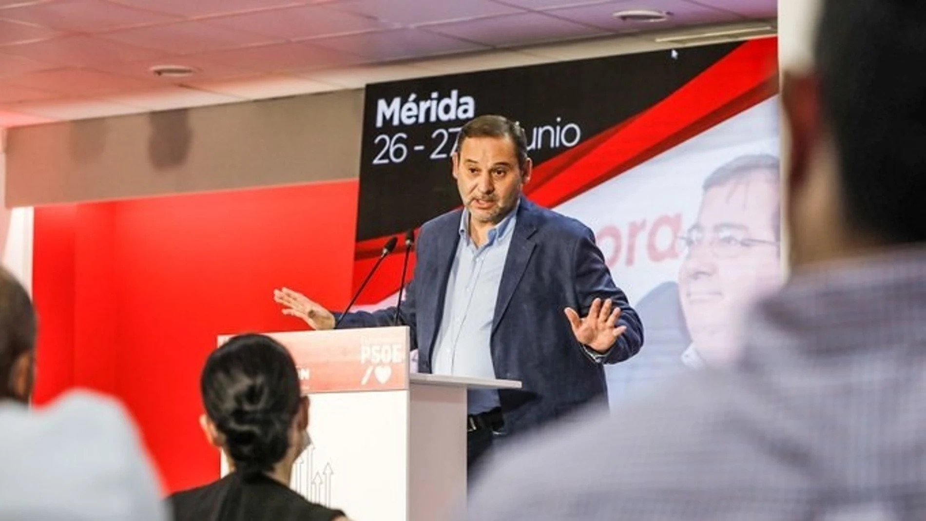 El ministro de Transportes, José Luis Ábalos, en un acto del PSOE en Mérida este sábado.
