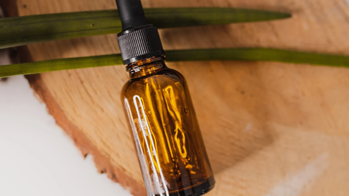 Para qué sirve el aceite de árbol de té: sus propiedades y cómo sacarle provecho Para qué sirve el aceite de árbol de té: sus propiedades y cómo sacarle provecho