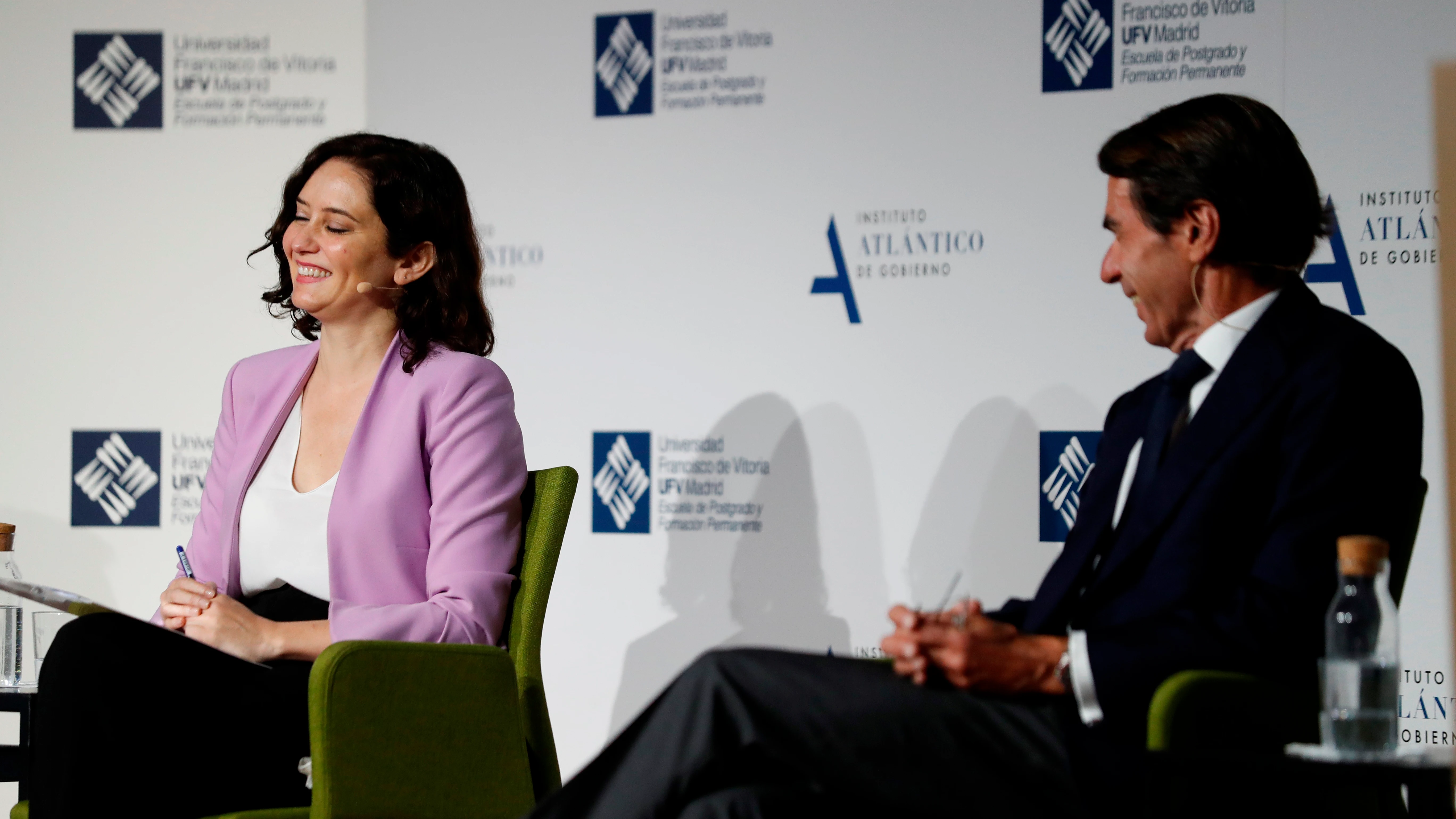 Isabel Díaz Ayuso y José María Aznar, sonrientes durante su encuentro