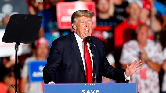 Trump vuelve con su 'gira de la venganza' y carga contra Biden: "Nos ha inundado de migrantes ilegales" Trump vuelve con su 'gira de la venganza' y carga contra Biden: "Nos ha inundado de migrantes ilegales"