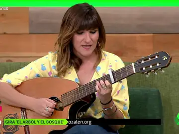 Rozalén canta en directo &#39;A tu vida&#39;: esta es su emocionante actuación en el plató de Liarla Pardo