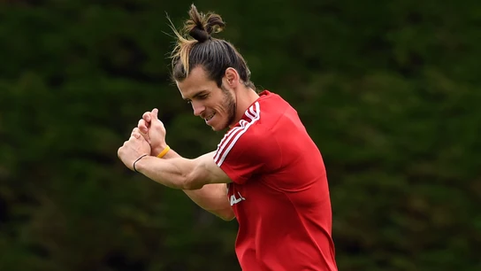 Gareth Bale practica su golpeo en el golf Gareth Bale practica su golpeo en el golf