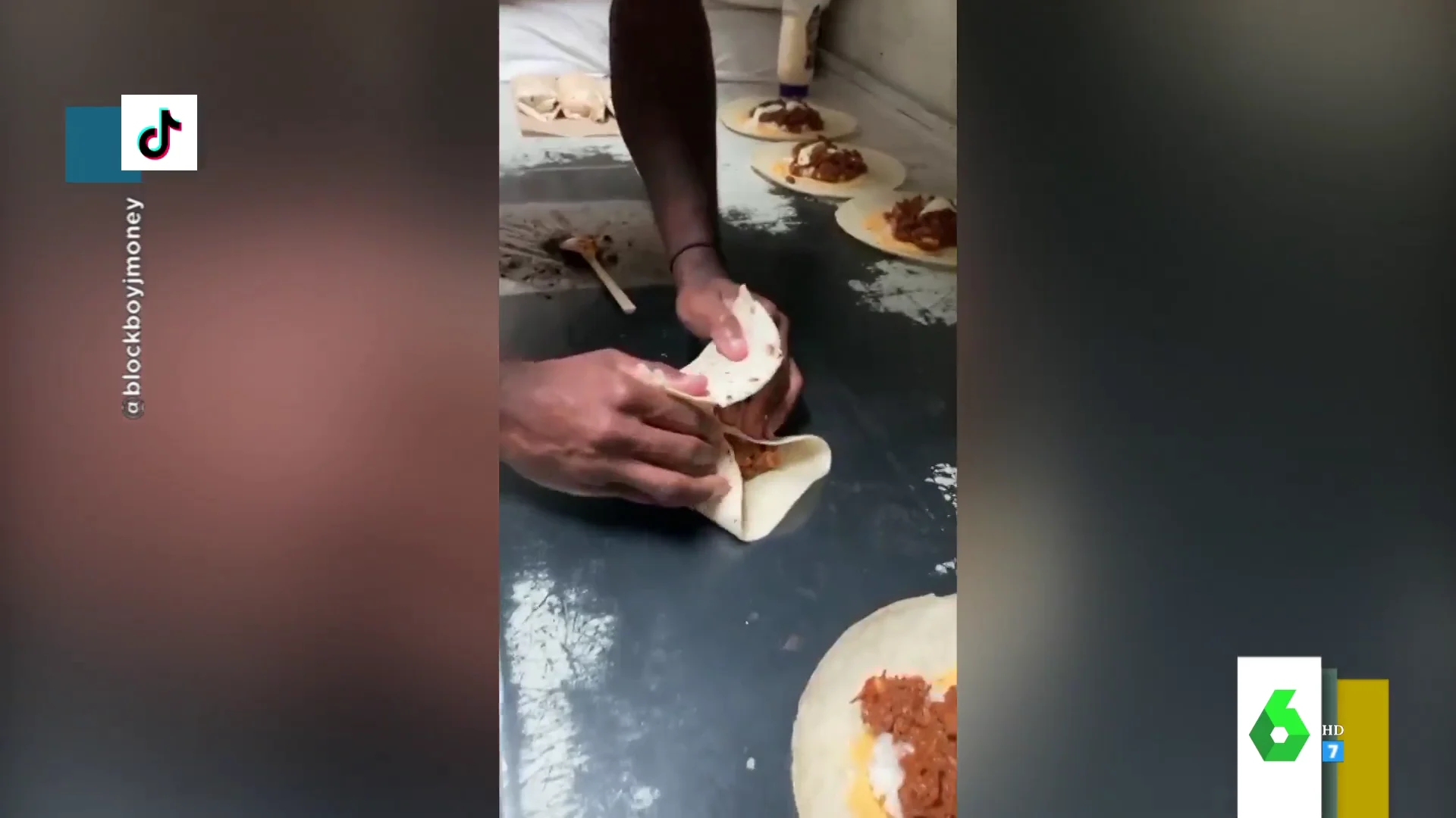 Un preso arrasa en Tik Tok con su canal de recetas que realiza desde su celda en prisión