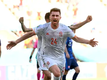  Aymeric Laporte celebra su primer gol con España ante Eslovaquia