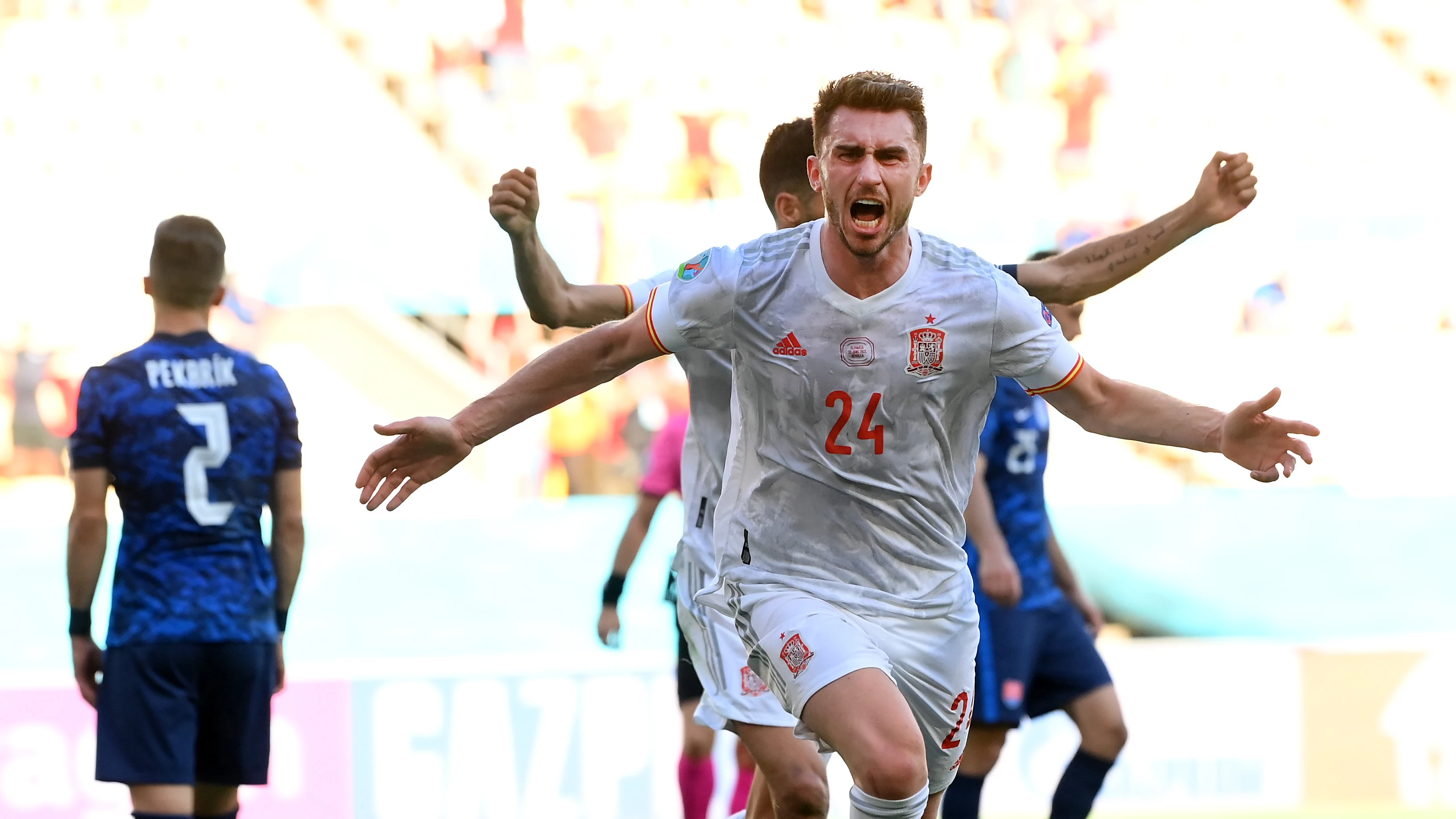  Aymeric Laporte celebra su primer gol con España ante Eslovaquia