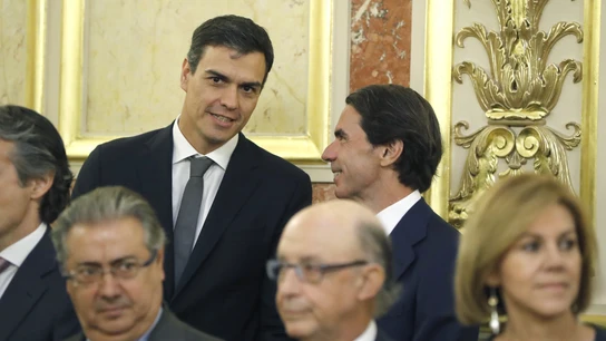 Pedro Sánchez y José María Aznar durante el acto en el Congreso por los 40 años de democracia Sánchez Aznar