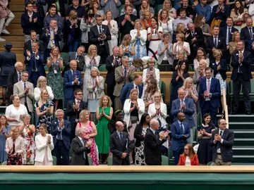 El público de Wimbledon ovaciona a Sarah Gilbert, creadora de la vacuna de Astrazeneca