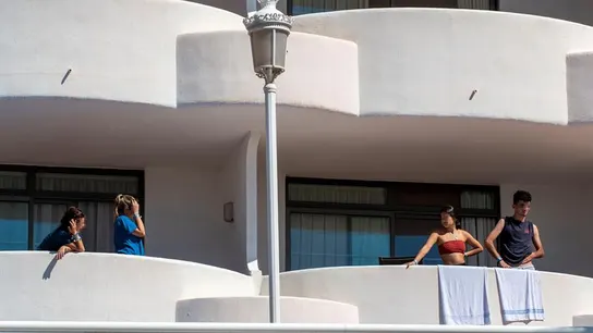 Vista de los balcones del Hotel Palma Bellver, el hotel COVID donde se alojan algunos de los estudiantes Vista de los balcones del Hotel Palma Bellver, el hotel COVID donde se alojan algunos de los estudiantes