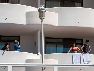 Vista de los balcones del Hotel Palma Bellver, el hotel COVID donde se alojan algunos de los estudiantes