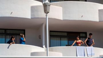 Vista de los balcones del Hotel Palma Bellver, el hotel COVID donde se alojan algunos de los estudiantes