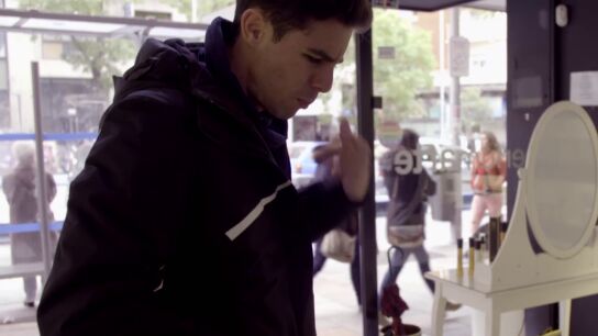 Un cliente se va de Perfumarte oliendo a "charcuter&iacute;a" por el error de una dependienta ante el jefe infiltrado