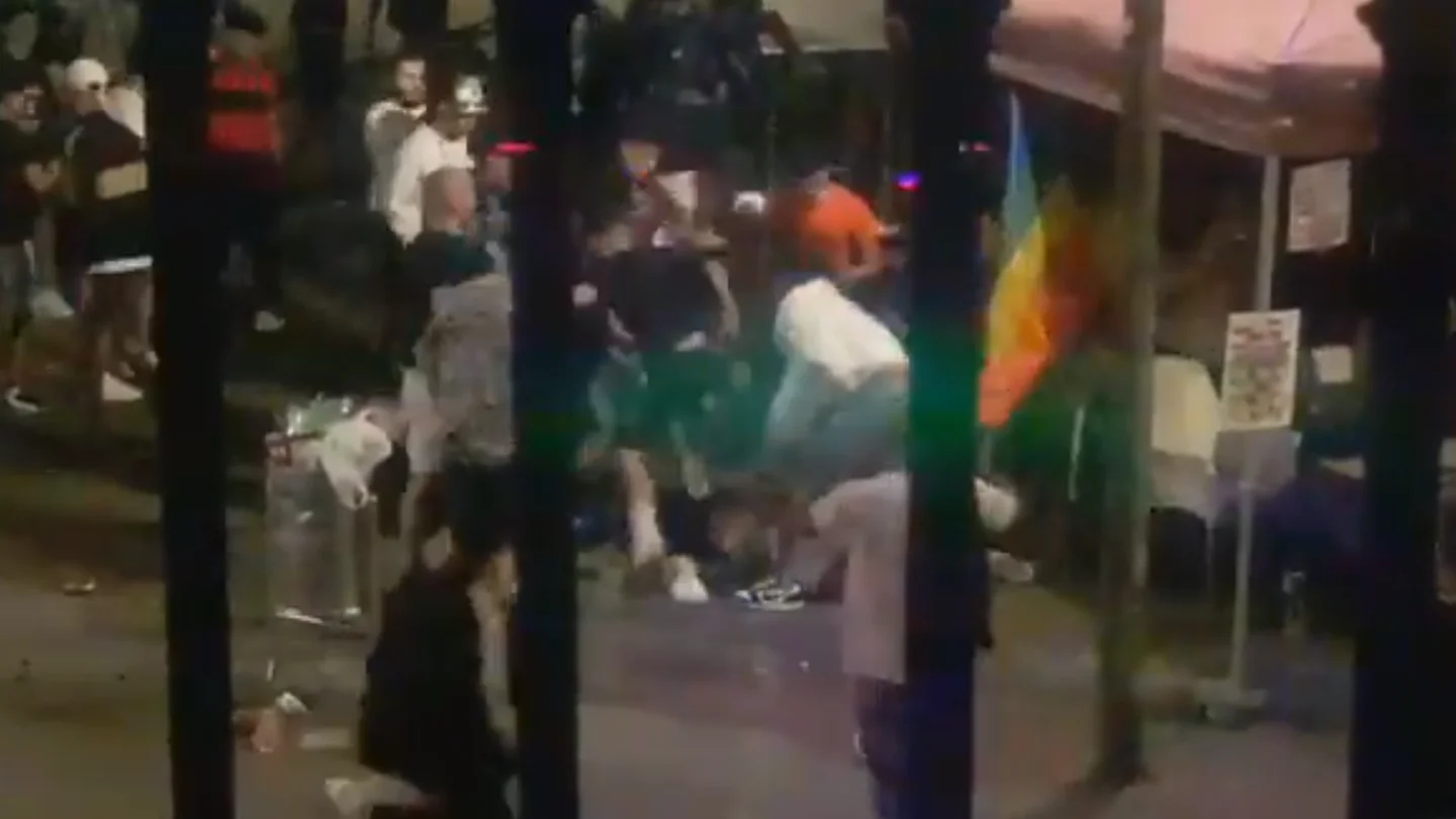 Multitudinaria agresión a un joven en Terrassa Multitudinaria agresión a un joven en Terrassa