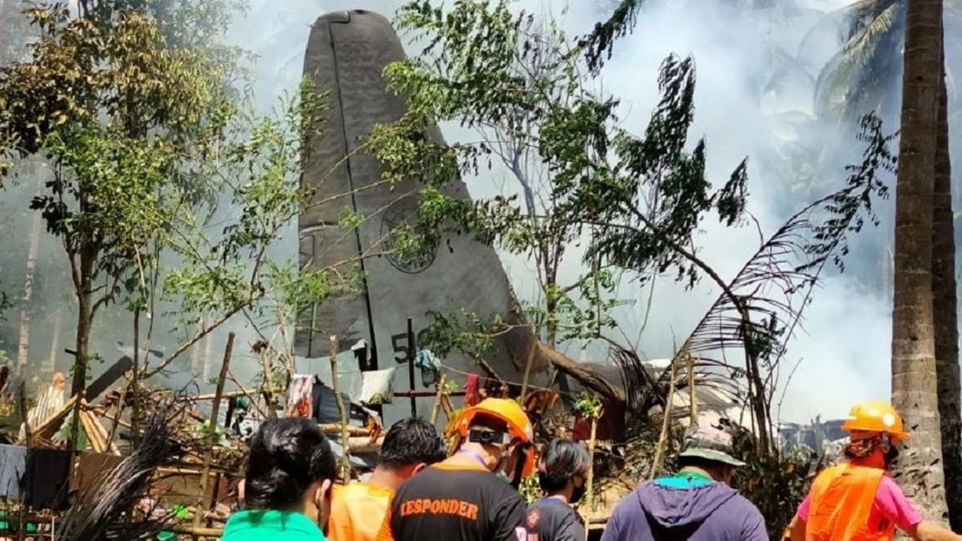 Imagen del accidente de un avión militar en Filipinas