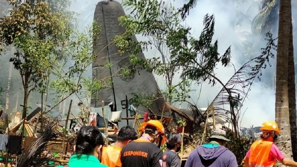 Imagen del accidente de un avión militar en Filipinas