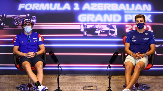 Fernando Alonso y George Russell Fernando Alonso y George Russell