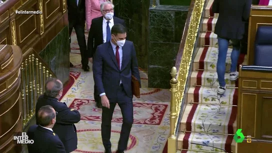 Vídeo manipulado - El Congreso recibe a Pedro Sánchez al ritmo de la zarzuela 'Molinos de viento' Vídeo manipulado - El Congreso recibe a Pedro Sánchez al ritmo de la zarzuela 'Molinos de viento'