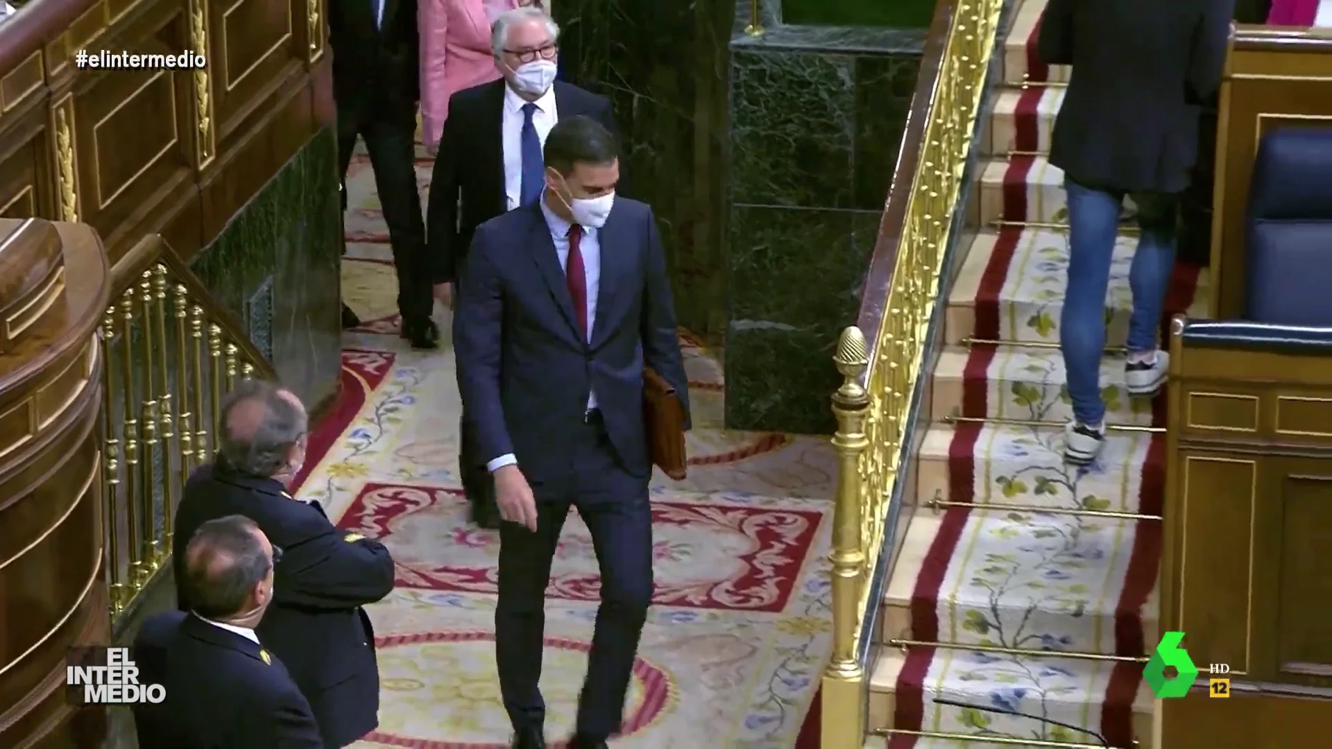 Vídeo manipulado - El Congreso recibe a Pedro Sánchez al ritmo de la zarzuela 'Molinos de viento'