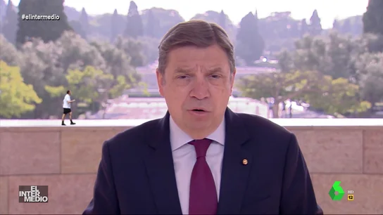 Vídeo manipulado - Mariano Rajoy se cuela en una comparecencia del ministro de Agricultura, Luis Planas Vídeo manipulado - Mariano Rajoy se cuela en una comparecencia del ministro de Agricultura, Luis Planas