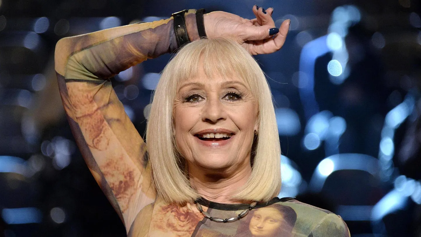 Raffaella Carra en una actuación durante la segunda edición del show 'La voz de Italia', en Milán Raffaella Carra en una actuación durante la segunda edición del show 'La voz de Italia', en Milán